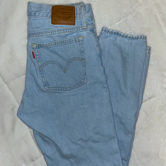 Levi’s light blue high waisted mom jeans - Picture 1 of 1